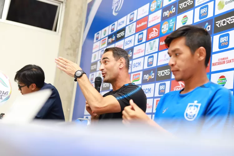 Pelatih PSIS Semarang Gilbert Agius putar otak jelang lawan Dewa United.  (PSIS)