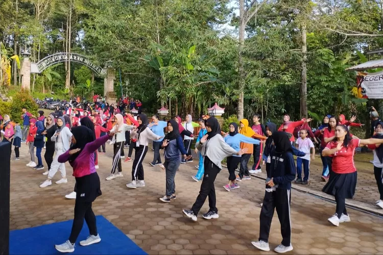 Mahasiswa KKN UPGRIS berkolaborasi dengan KKN UIN SALATIGA menggelar acara Kebondowo Festival di Desa Kebondowo, Kecamatan Banyubiru, Minggu 25 Februari 2024.  (dok Mahasiswa KKN UPGRIS.)