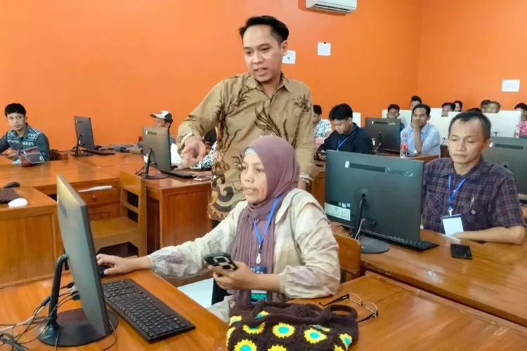 Pelaku Pariwisata dan Ekonomi Kreatif di Batang dilatih teknik promosi digital pada Digital Talent Scholarship. (Muslihun/Kontributor Batang)