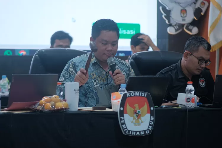 Rapat pleno rekapitulasi hasil penghitungan suara Pemilu 2024 hari terakhir Jumat 1 Maret 2024.  (Edi Prayitno / kontributor Kendal)