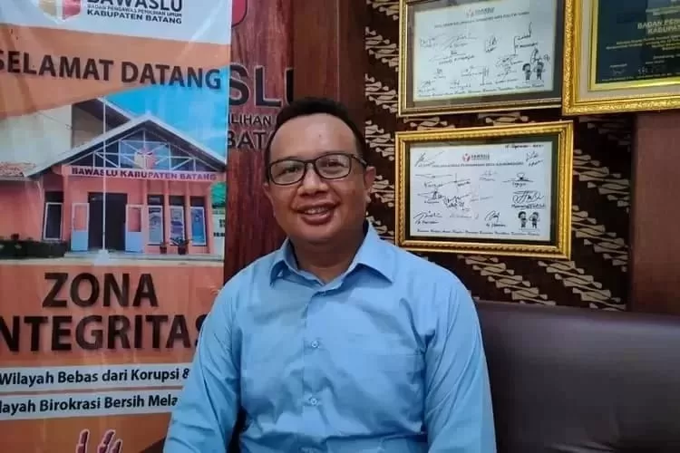 Ketua Bawaslu Batang Mahbrur memastikan dugaan pelanggaran kampanye caleg yang kampanye di sekolah masuk tahap penyelidikan polisi. (dok)