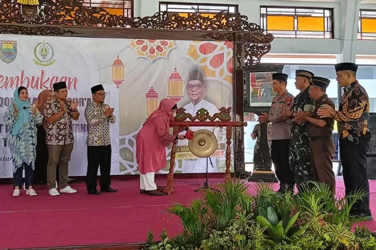 Pj Bupati Batang Lani Dwi Rejeki membuka kegiatan lomba MTQ di Pendopo Kantor Bupati, Sabtu 2 Maret 2024.  (Muslihun/Kontributor Batang)