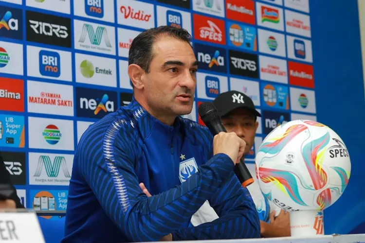 Pelatih PSIS Semarang Gilbert Agius menegaskan jika timnya wajib menang lawan Persik Kediri.  (PSIS)