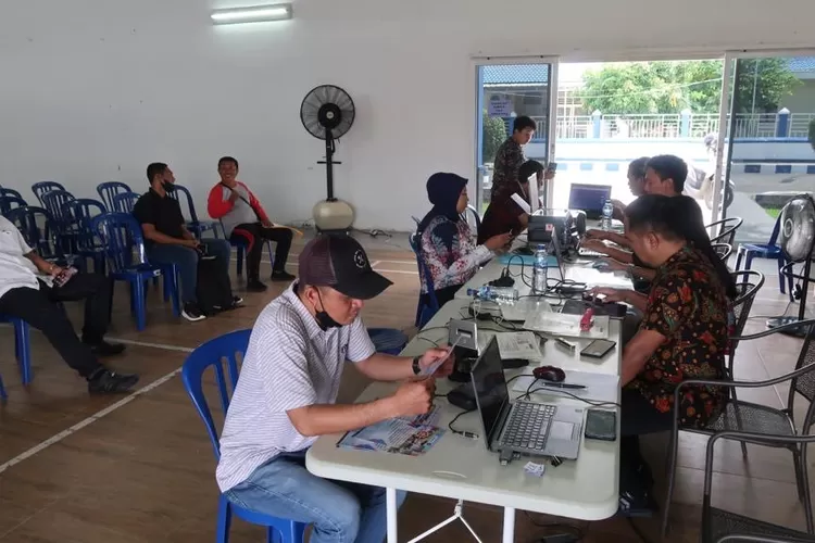 Politeknik Ilmu Pelayaran (PIP) Semarang hadir dengan layanan Revalidasi dan Pendaftaran Pasis On The Spot di Gedung Serba Guna (GSG) Kantor Distrik Navigasi Tipe A Kelas I Samarinda.  (dok PIP Semarang.)