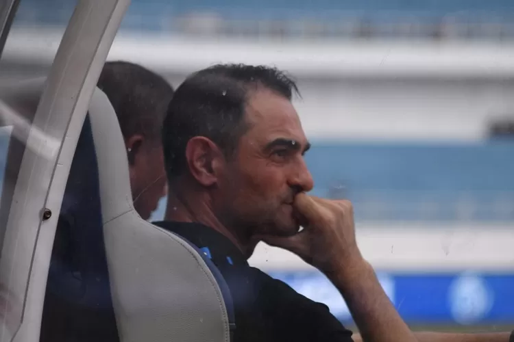Pelatih PSIS Semarang Gilbert Agius curhat soal banyaknya problem selama melatih.  (Ayosemarang.com/ Audrian Firhannusa)