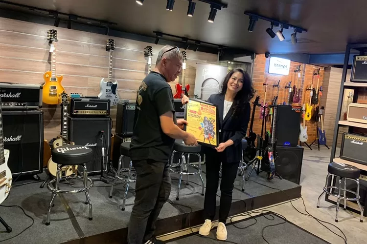 Suryaputra Musik Semarang resmi menjuak gitar Gibson.  (Istimewa)