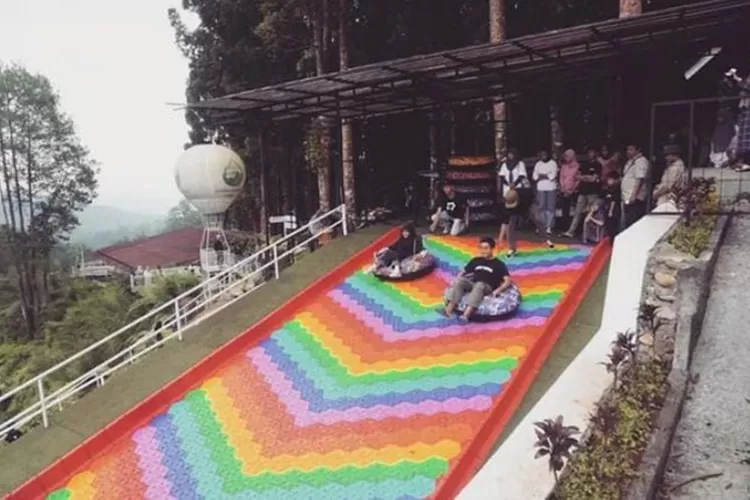 Tempat Wisata Terbaik Batang yang Bisa Dikunjungi saat Libur Lebaran 2024 (dok)