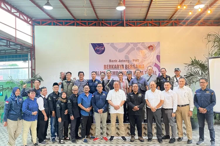 Bank Jateng Cabang Koordinator Tegal menggelar acara media gathering di Kedai Radar Kota Tegal, Selasa 19 Maret 2024. (dok Bank Jateng.)