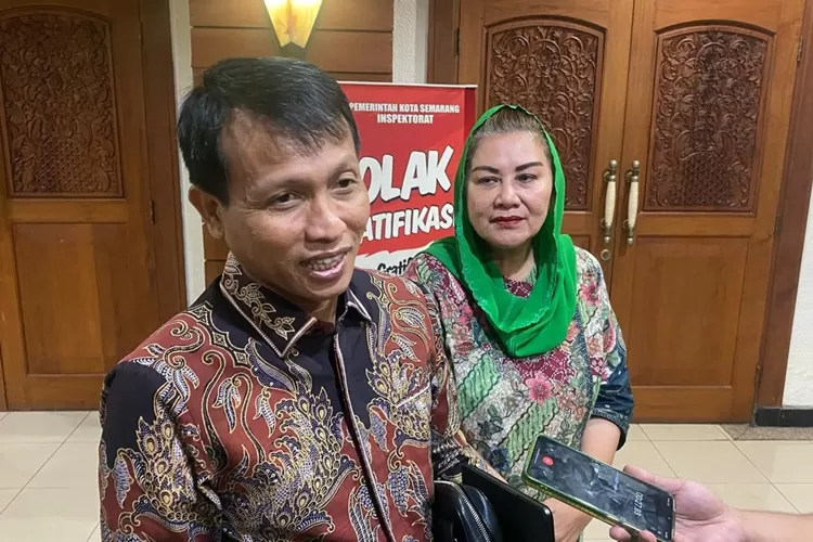 Ditektur Koordinasi &amp; Supervisi Wilayah 3 KPK Brigjen Bahtiar Ujang Purnama saat bertemu Wali Kota Semarang Hevearita Gunaryanti Rahayu.  (Ayosemarang.com/ Audrian Firhannusa)