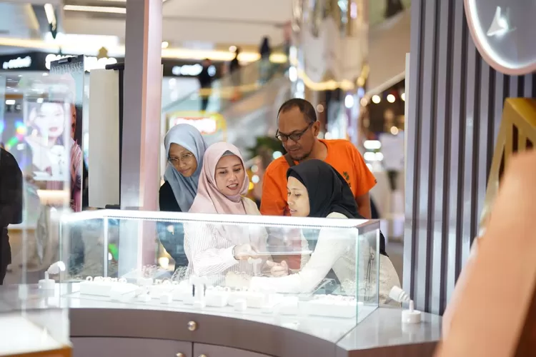 UBS Gold menggelar Iam24K Roadshow  di Queen City Mall, Semarang. (dok)