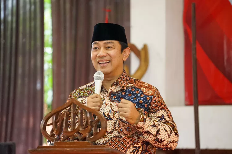Kepala LKPP Hendrar Prihadi saat  acara sosialiasi Rancangan Undang-Undang Pengadaan Barang dan Jasa Publik yang digelar di kendal,  Rabu 3 April 2024. (dok LKPP.)