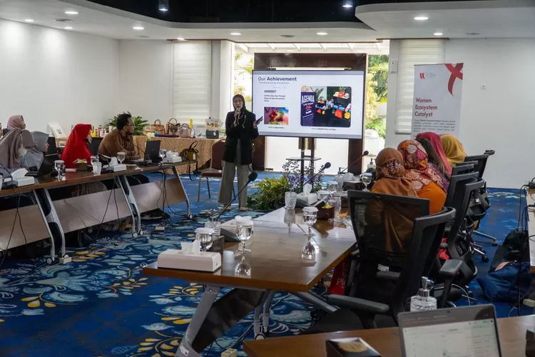 Pelaksanaan Woman Ecosystem Catalyst melalui tahapan roadshow di sembilan kota besar di Indonesia. (dok WEC.)