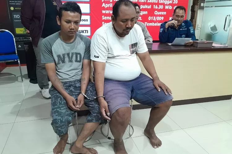 Pencuri di warung ayam geprek Kedungmundu Semarang, Fredi dan Devi saat dibawa ke Polrestabes Semarang. Fredi maling untuk ultah anaknya.  (Ayosemarang.com/ Audrian Firhannusa)