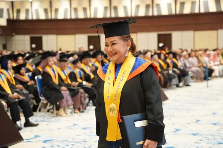 Wali Kota Semarang Hevearita Gunaryanti Rahayu meraih gelar doktor.  (Humas Pemkot)