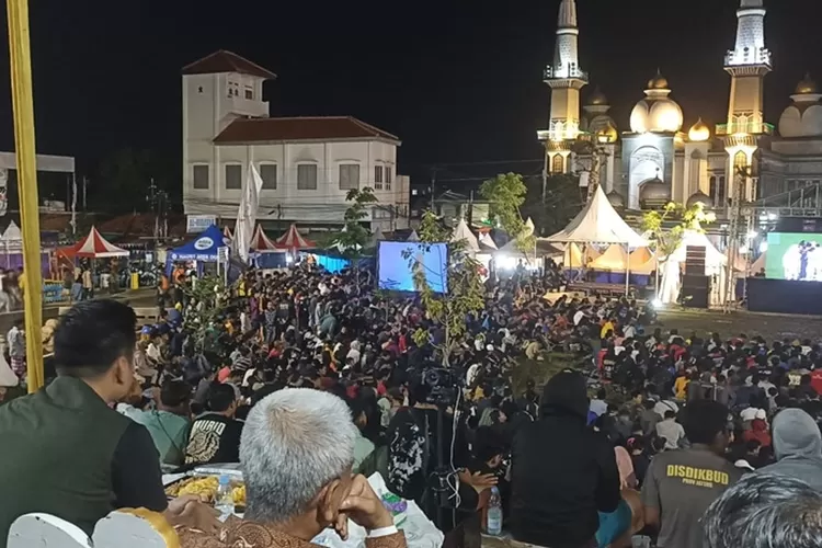 Suasana nobar Timnas Indonesia U23 di RTH Kaliwungu, Jumat 26 April 2024 dinihari.  (Edi Prayitno/ kontributor Kendal)