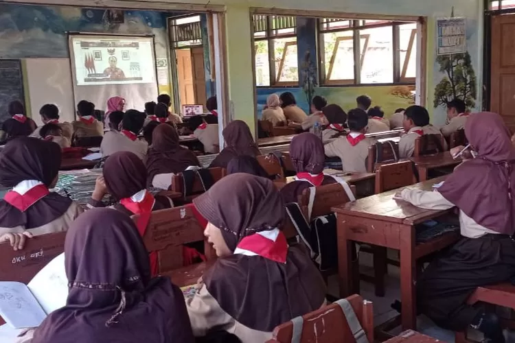 Kegiatan  literasi digitaldigelar secara daring dari kantor Korwil Cilacap, dengan tema " Stop Cyberbullying ", peserta siswa kelas V dan VI. (istimewa.)