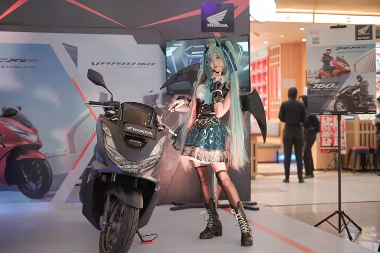 Honda Premium Matic Day Solo Diserbu Ratusan Wibu dan Cosplayer