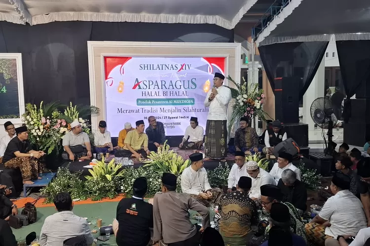 Silaturahim Asparagus Nasional Tahun 2024di Pondok Pesantren Al Musthofa Desa Pandes Cepiring Senin 6 Mei 2024 malam.  (Edi prayitno/kontributor kendal)