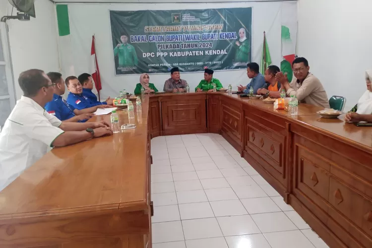 Wabup Windu Suko Basuki mendaftar bakal calon bupati di DPC PPP Kendal.  (Edi prayitno/ kontributor kendal)