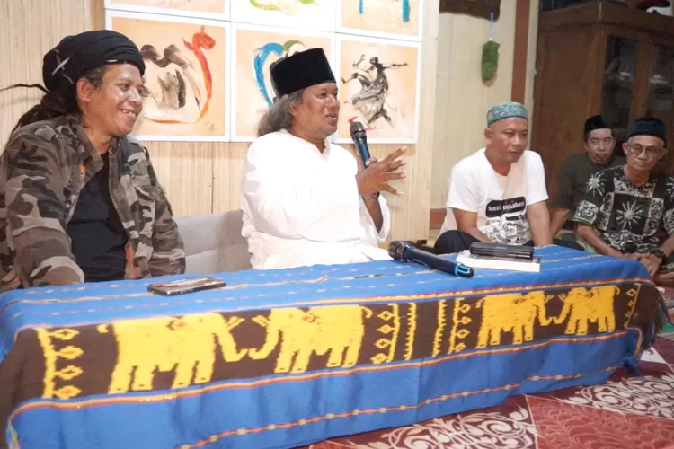 Gus Muwafiq berkunjung ke Pondok Pesantren Kebudayaan Ndalem Wongsorogo, Brangsong.  (Edi prayitno/kontributor Kendal)