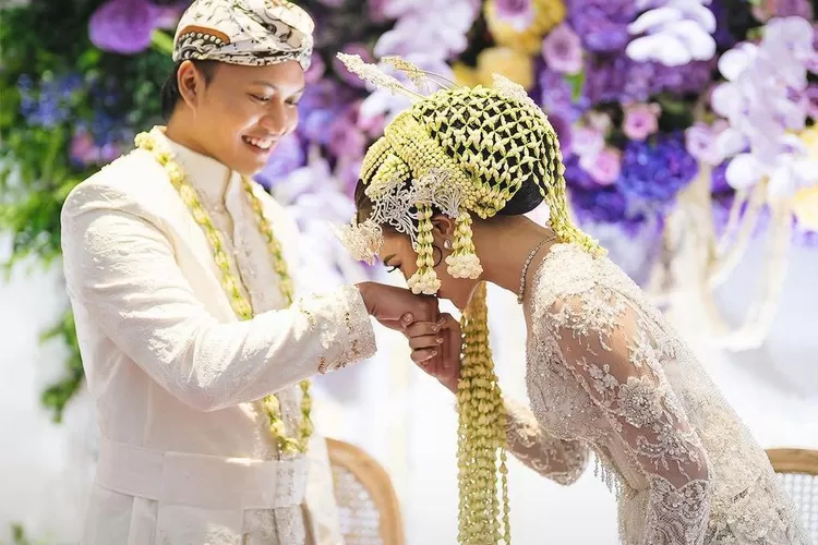 Rizky Febian dan Mahalini melangsungkan akad nikah di Hotel Raffles Jakarta, Jumat 10 Mei 2024. (Instagram/axioo)