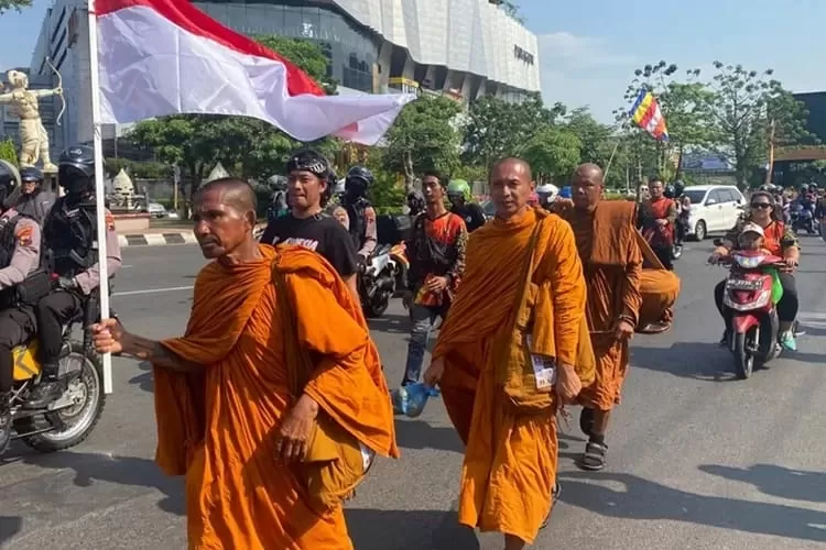 Bhikkhu Tuddong akan berkunjung ke Semarang lagi dengan sejumlah agenda.  (Ayosemarang.com/ Audrian Firhannusa)