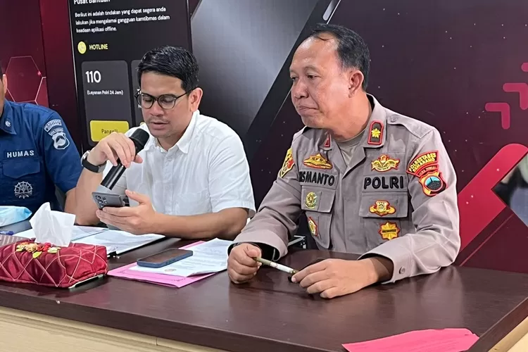Kapolsek Genuk Kompol Rismanto saat menjelaskan update pria terikat di Kalibabon Semarang.  (Ayosemarang.com/ Audrian Firhannusa)