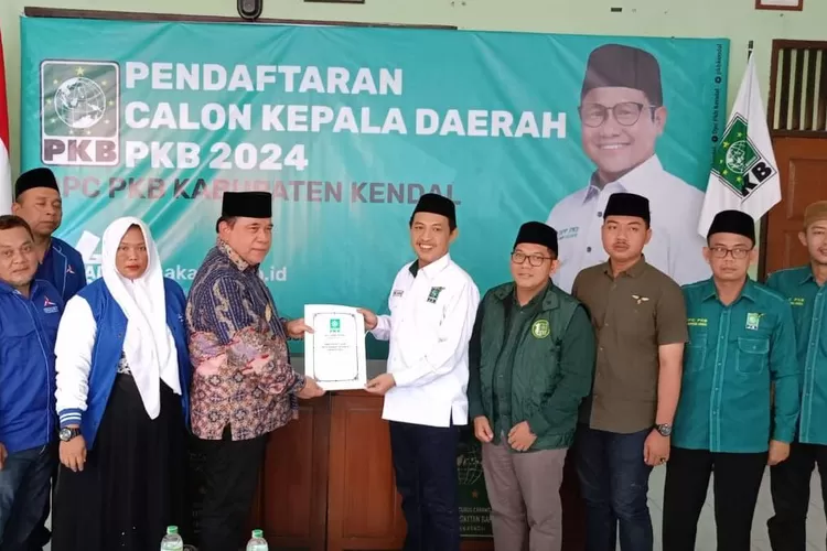 Ketua DPC Partai Demokrat yang juga wakil bupati Kendal Windu Suko Basuki mendaftar Bacabup di DPC PKB Kendal.  (Dokumen DPC PKB Kendal)