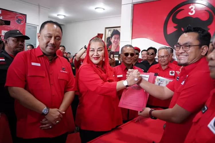 Mbak Ita Serahkan Formulir Pendaftaran Pilwalkot Semarang ke PDIP (Humas Pemkot)