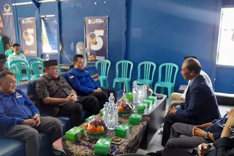 Wakil bupati Kendal Windu Suko Basuki mendaftar bacabup di Partai Nadsem.  (Edi prayitno/kontributor kendal)