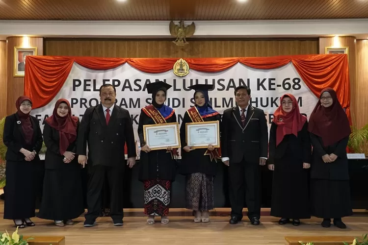  Mahasiswa Terbaik Fakultas Hukum USM Raih IPK Nyaris Sempurna