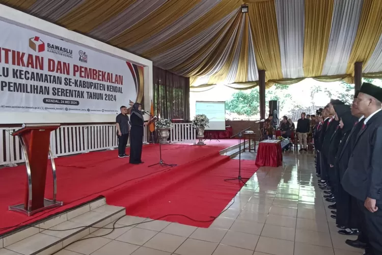  Pelantikan dan pembekalan Panwaslu Kecamatan se Kabupaten Kendal pada Pemilihan Kepala Daerah Serentak tahun 2024.  (Edi prayitno/kontributor Kendal)