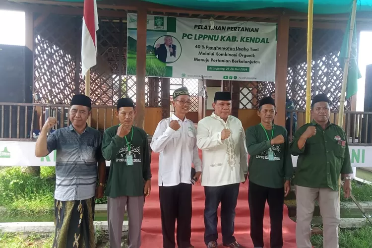  Pelatihan pembuatan pupuk organik yang diselenggarakan LPPNU PCNU Kendak di Brangsong.  (Dokumen LPPNU PCNU Kendal)