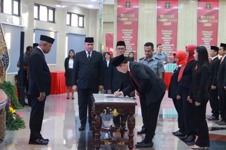 Warga Taiwan yang beralih kewarganegaraan di Kantor Kemenkumham Jateng di Semarang.  (Kemenkumham)