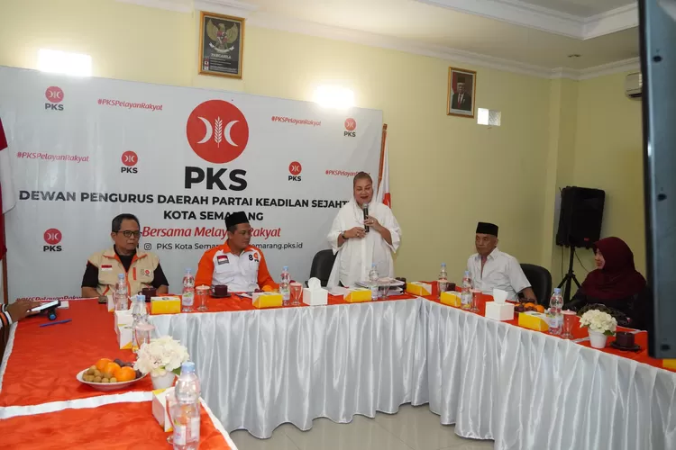 Hevearita Gunaryanti Rahayu saat menyambangi PKS untuk persiapan Pilwalkot Semarang.  (Istimewa)