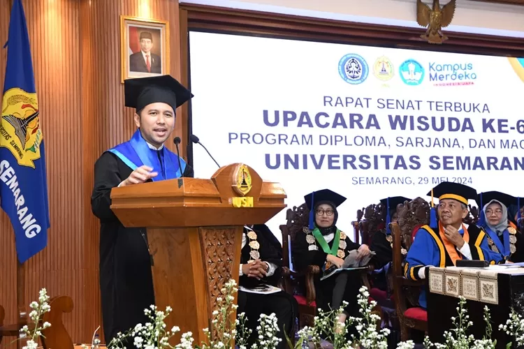 Wakil Gubernur Jatim Emil Dardak Wisuda di USM