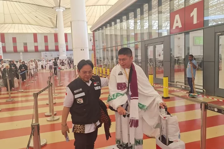 M Abidzar, Jemaah Haji Termuda Asal Kudus Ini Bahagia Sekaligus Sedih Bisa Injakan Kaki di Tanah Suci