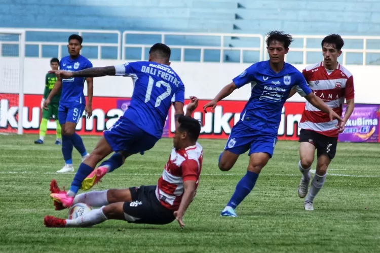 CEO PSIS Semarang Yoyok Sukawi setuju formar baru Liga 1 dengan delapan pemain asing namun klub tidak diajak diskusi.  (Ayosemarang.com/ Audrian Firhannusa)