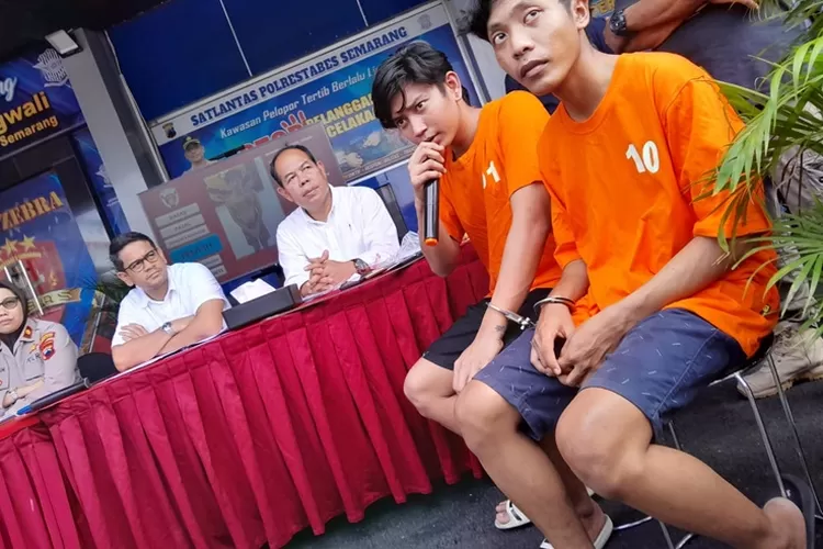 Dua orang anggota gangster di Meteseh Semarang diamankan polisi. Mereka menghajar orang lewat.  (Ayosemarang.com/ Audrian Firhannusa)