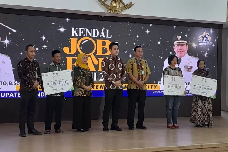 Bupati Kendal Dico M Ganinduto membuka job fair di Pendopo Bahurekso &nbsp;Selasa 4 juni 2024.  (Edi prayitno/kontributor kendal  &nbsp;)