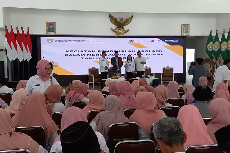 Narasumber dan Kepala BKPP beserta Jajaran dalam kegiatan pembekalan di Pendopo Tumenggung Bahurekso.  (Edi prayitno/ kontributor kendal)