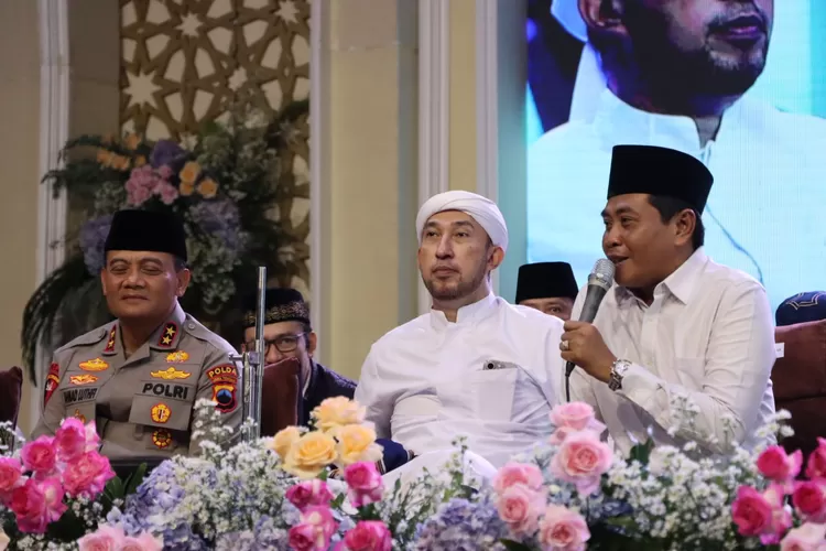 Kapolda Irjen Pol Ahmad Luthfi bersama Habib Ali Zainal Abidin Assegaf dan KH Anwar Zahid.  (edi prayitno/kontributor Kendal)
