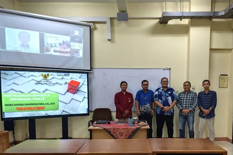 Ketua KIP Jateng Beri Kuliah Mahasiswa Magister Hukum USM