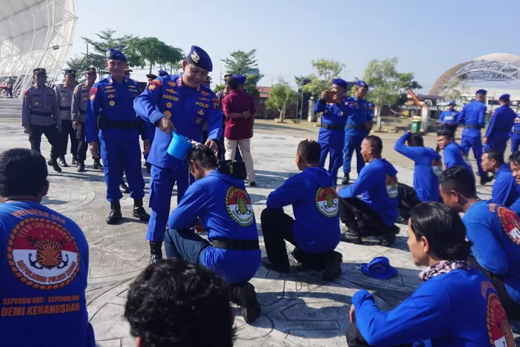 Pengukuhan SAR Arvanat Satpolariud Polres Kendal bersama daerah lain di Pekalongan.  (dokumen humas Polres Kendal)