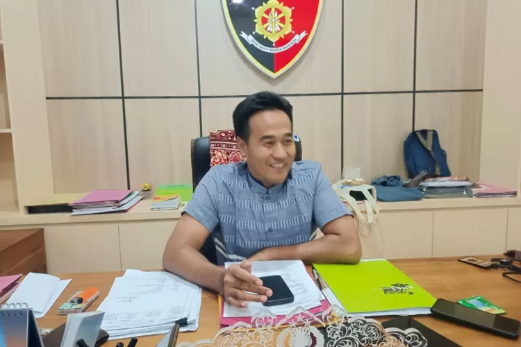 Kasatreskrim Polres Batang, AKP Imam Muhtadi, mengungkapkan adanya tanda penganiayaan di tubuh pria yang tewas di Kali Sambong.  (Muslihun/Kontributor Batang)