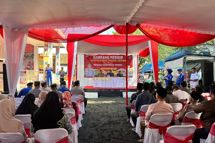 Wadirpolairud Polda Jateng &nbsp;saat sambang pesisir di Desa Mororejo Kaliwungu Selasa 25 Juni 2024.  (edi prayitno/kontributor Kendal)