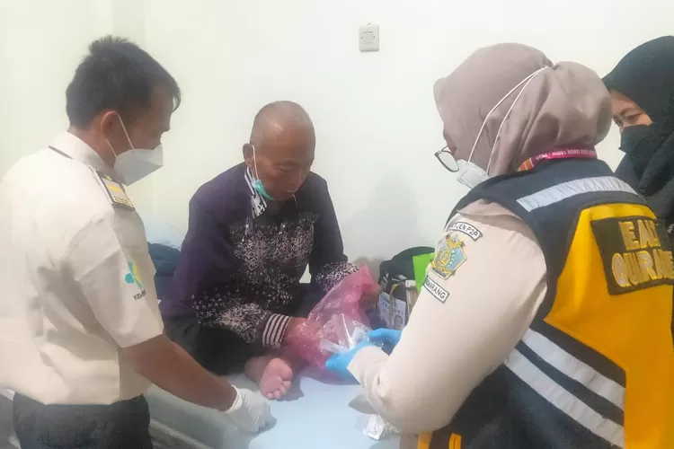 Sunanto jamaah haji Kendal yang dipulangkan lebih awal karena kondisinya sakit.  (Istimewa)