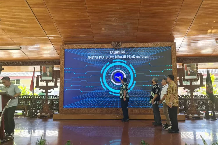 Pemkab Blora melalui BPPKAD meluncurkan program inovatif "AmByar Pak To" (Ayo mBayar Pajak Restoran) untuk pemilik warung, restoran, dan konsumen di Blora. (dok Bank Jateng.)