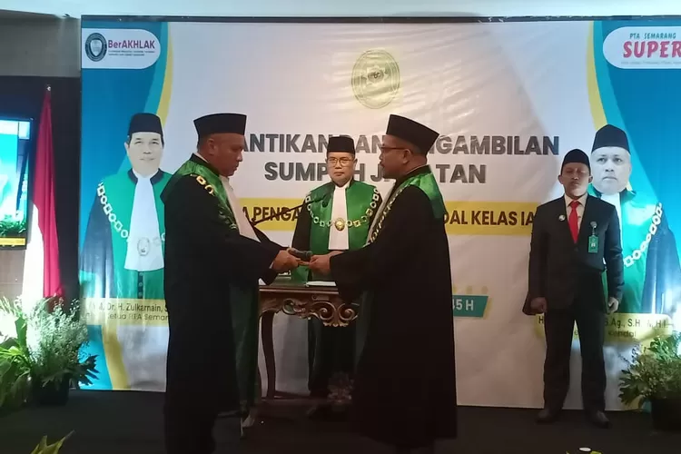 Pengambilan sumpah Ketua Pengadilan Agama Kendal, di Ruang Merak Tirtoarum Baru Kendal Kamis 4 Juli 2024.  (edi prayitno/kontributor Kendal)