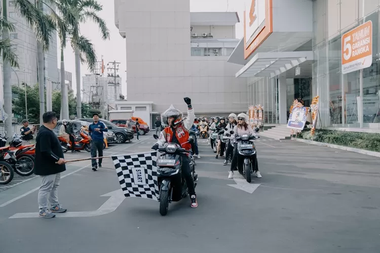 100 Bikers Keliling Kota Semarang Kendarai Honda Stylo